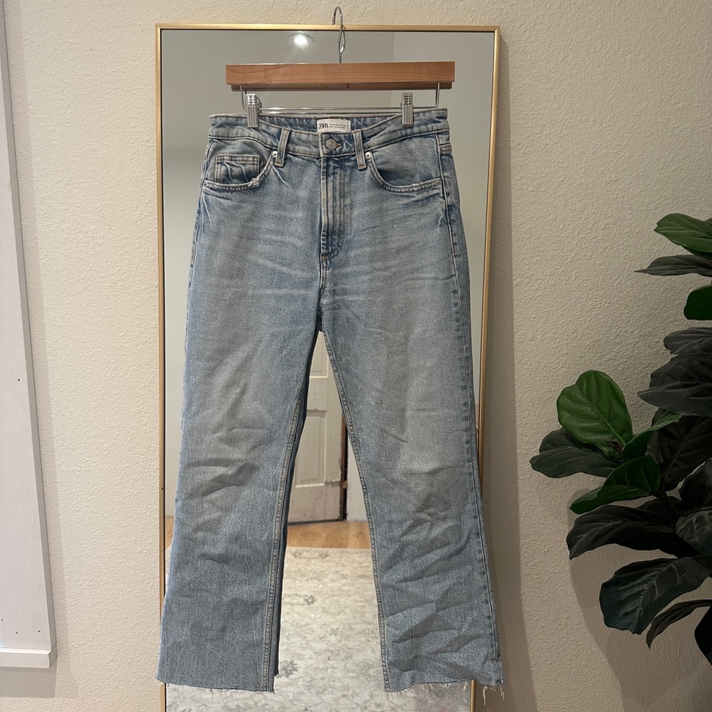 ZARA Cropped Flare Jeans Light Wash EUC 6 28 Mid Rise